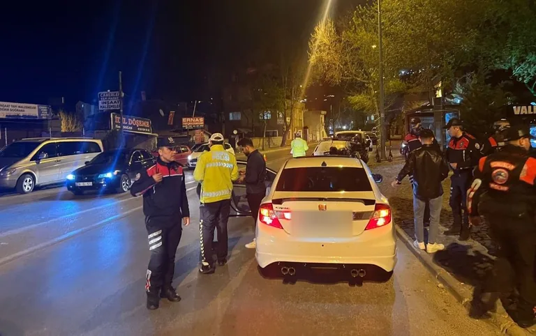 Kayseri'de Kamu Huzurunu Bozan Araçlara Yönelik Denetim: 23 Araç Trafikten Men Edildi — haber görseli