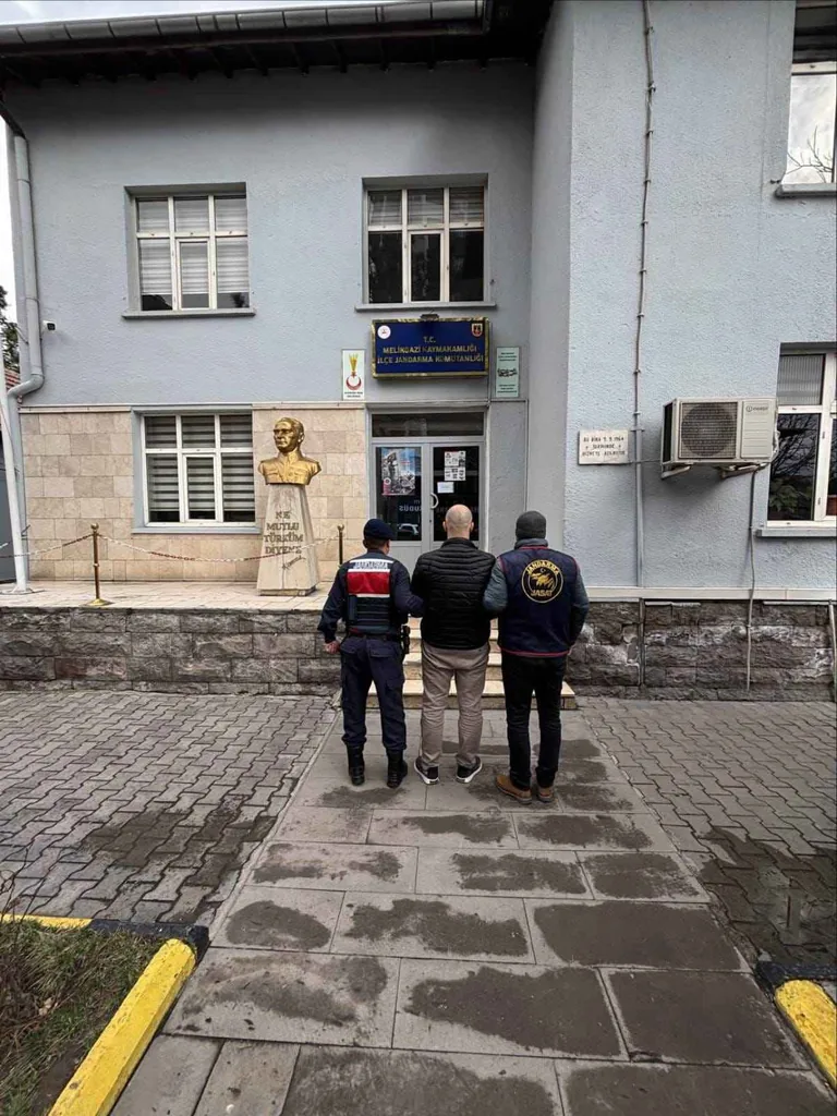 15 Yıl 6 Ay Hapis Cezası Bulunan Hükümlü Uyuşturucuyla Yakalandı — haber görseli