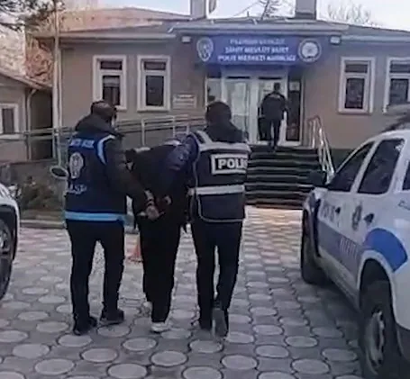 Kılıçaslan Mahallesi’nde Pompalı Tüfekle İşyeri Kurşunlayan 22 Yaşındaki Saldırgan Yakalandı — haber görseli