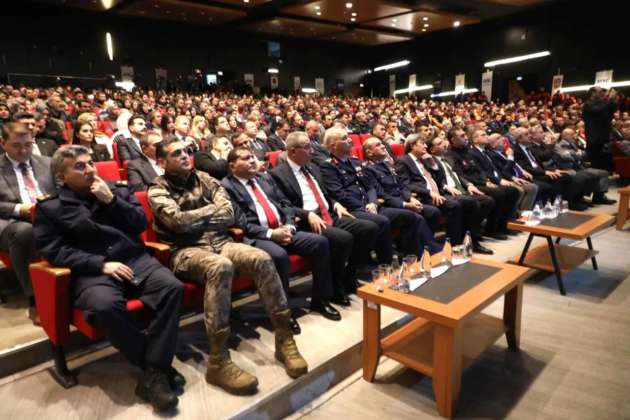 6 Şubat Şehitleri Kayseri’de Anıldı: “Bu Millet Asla Yıkılmaz” — haber görseli