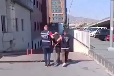 Geniş Suç Geçmişine Sahip Şahıs Yine Suçüstü Yakalandı! Mala Zarar Verme Suçundan Tutuklandı — haber görseli