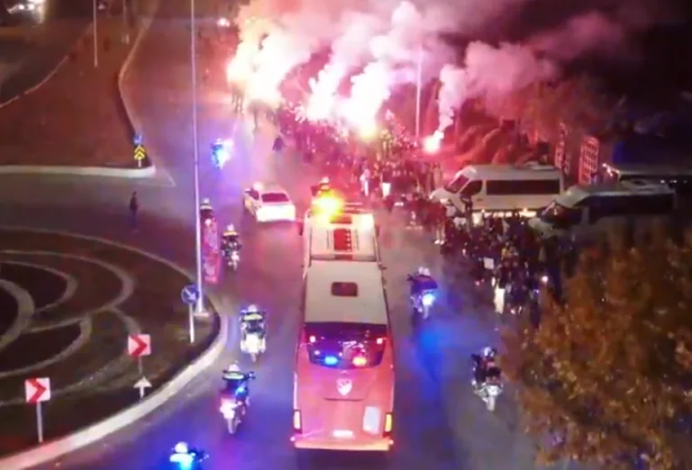 A Milli Futbol Takımı Kayseri'de Atlı Polisle Karşılandı — haber görseli