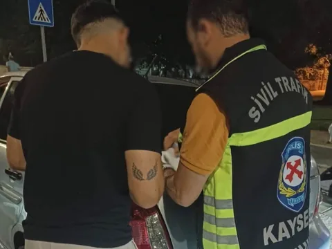 Mimarsinan Kavşağı'ndaki Magandaya Ağır Ceza! TRAFİKTE SALDIRMAYA KALKTI, BEDELİNİ AĞIR ÖDEDİ! — haber görseli