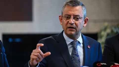 CHP Liderine 3 Günde 2 Ameliyat! Özgür Özel'in Sağlık Durumu Hakkında Partisinden İlk Açıklama — haber görseli