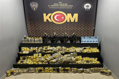 Ağrı’da 40 milyon TL değerinde kaçak oyuncak ve kalem ele geçirildi — haber görseli