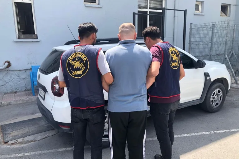 44 Ayrı Suçtan 71 Yıl Kesinleşmiş Hapis Cezası Bulunan Firari Kayseri'de Yakalandı — haber görseli