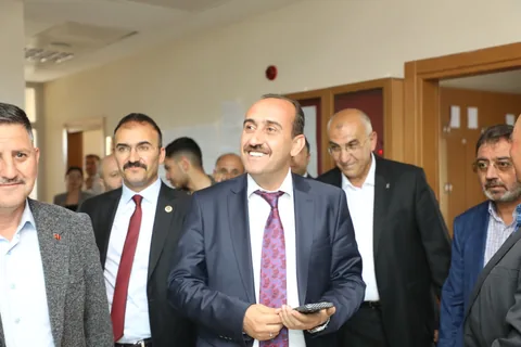 Başkan Mustafa İlmek, mazbatasını aldı — haber görseli