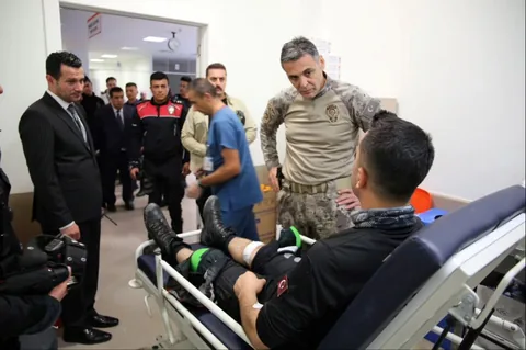 Emniyet Müdürü Atanur Aydın, Yaralı Yunus Polislerini Hastanede Ziyaret Etti — haber görseli