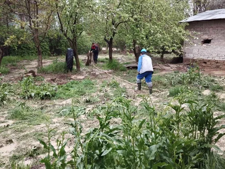Akkışla'da Yoğun Yağış Sonrası Mağdur Olan Vatndaşların İmdadına KASKİ Ekipleri Yetişti — haber görseli