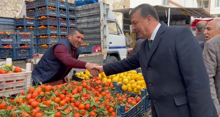 Yeşilhisar Belediye Başkanı Taşyapan, vatandaşlar ve esnaf ile bir araya gelerek seçim çalışmalarını sürdürüyor — haber görseli