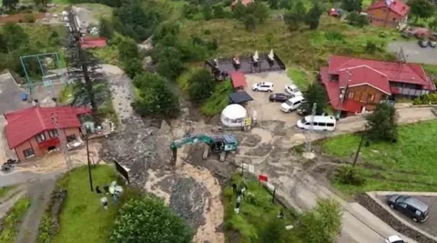 Trabzon Uzungöl’de Heyelan Paniği! Turistler Derenin Karşısında Mahsur Kaldı — haber görseli