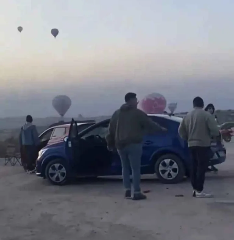 NEVŞEHİR’DE SIRADIŞI KAZA! İniş yapan sıcak hava balonu park halindeki otomobile çarptı — haber görseli