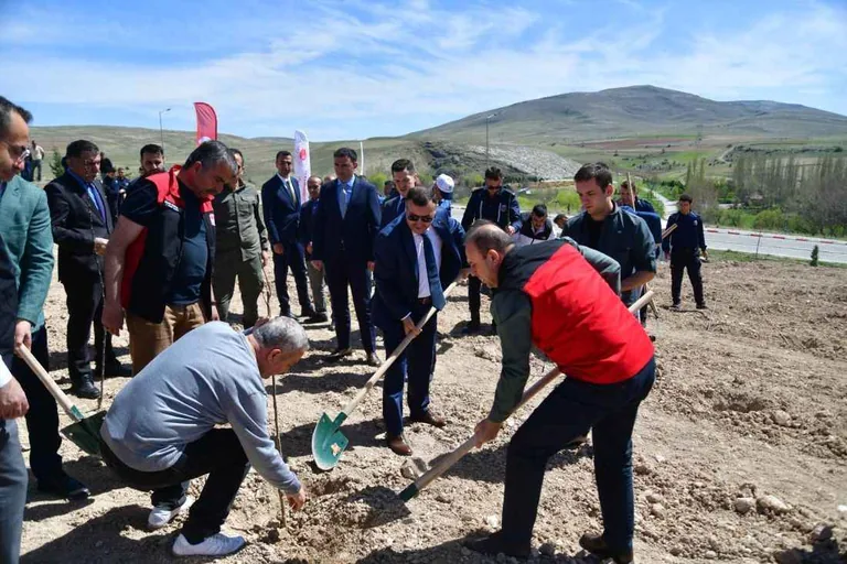 Bünyan Cezaevi bahçesine 4 bin meyve ağacı dikildi — haber görseli