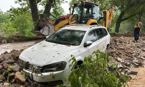SonDakika.. Niğde'de Sel Felaketi: 3 Araç Sele Kapıldı 1 Kişi Hayatını Kaybetti, 5 Kişi Yaralı — haber görseli