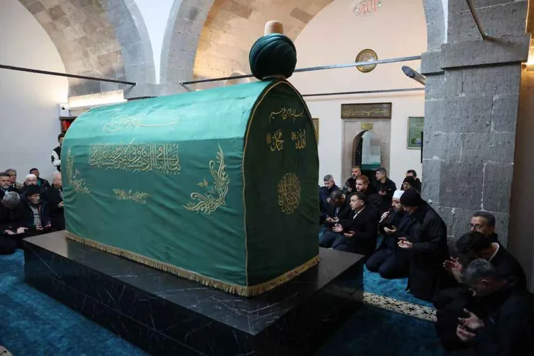 Kayseri’nin manevi mimarı Seyyid Burhaneddin anıldı — haber görseli