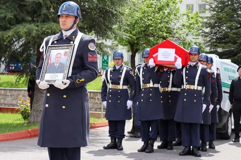 Jandarma Astsubay Kıdemli Başçavuş Demirci kansere yenik düştü — haber görseli