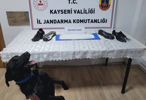 Jandarma Otelde Yakaladı: Ayakkabının İçinden 1 Kilo Uyuşturucu Çıktı! — haber görseli