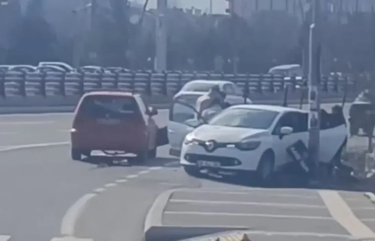 Kayseri'de Feci Kaza: Otomobillerin Çarpıştığı Kazada 2 Yaralı — haber görseli