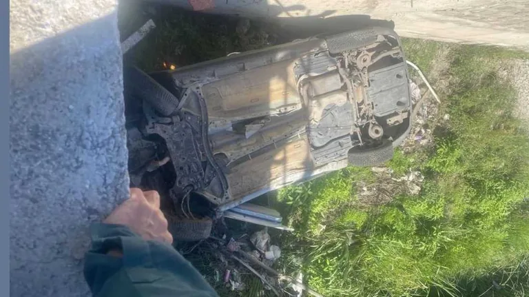 Kontrolden Çıkan Otomobil Takla Atarak Kanala Uçtu — haber görseli