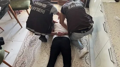 Kayseri’de Nefes Kesen Operasyon: Uyuşturucu Taciri Firari Enselendi — haber görseli
