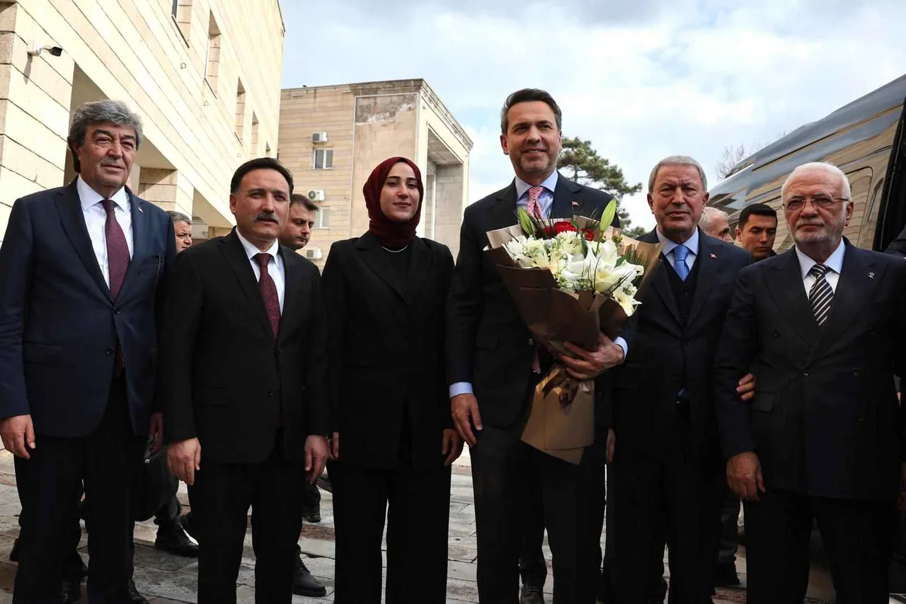 Bakan Alparslan Bayraktar'dan Vali Gökmen Çiçek'e Ziyaret  — haber görseli