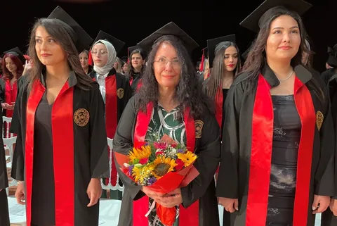 Çocukluk hayali olan Tıp Fakültesi’nden 62 yaşında mezun oldu — haber görseli