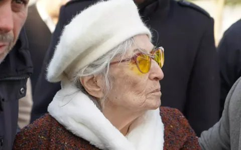 90 yaşındaki Gönül Özdağ, oğlu Ümit Özdağ'ı Silivri cezaevinde ziyaret etti — haber görseli