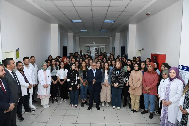 Büyükşehir’den İhtiyaç sahibi ailelere kırtasiye yardımı — haber görseli