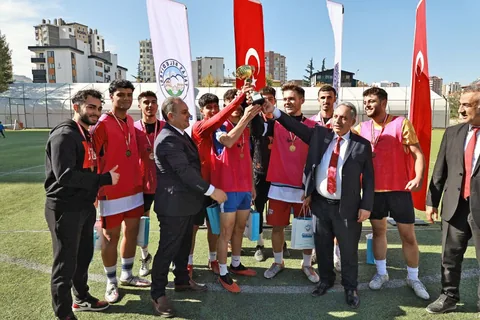 TALAS’IN CUMHURİYET KUPASINDA ŞAMPİYON BELLİ OLDU — haber görseli