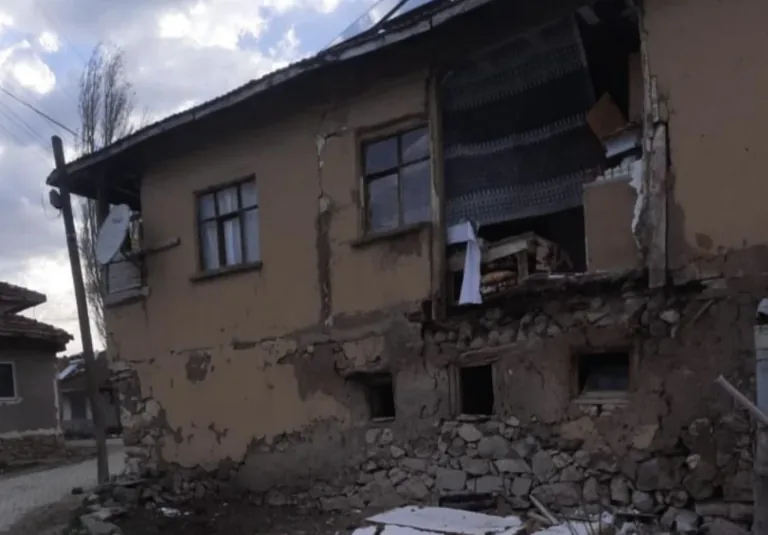 Tokat'ta 20 saatte 46 sarsıntı meydana geldi — haber görseli
