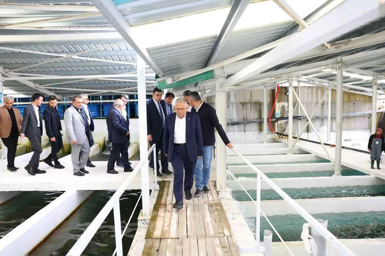 Başkan Büyükkılıç'tan Pınarbaşı'da Esnaf Ziyareti — haber görseli