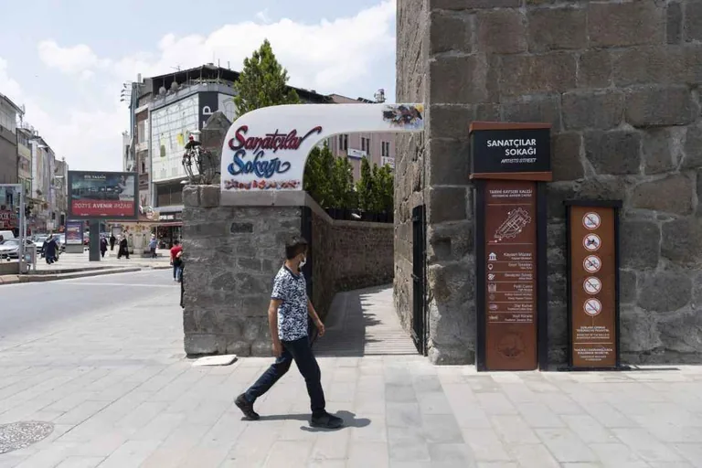 Kayseri'de Sanatçılar Sokağı ziyaretçilerini bekliyor — haber görseli