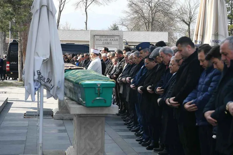 Milletvekili Hulusi Akar’ın dayısı Maraşlıoğlu son yolculuğuna uğurlandı — haber görseli