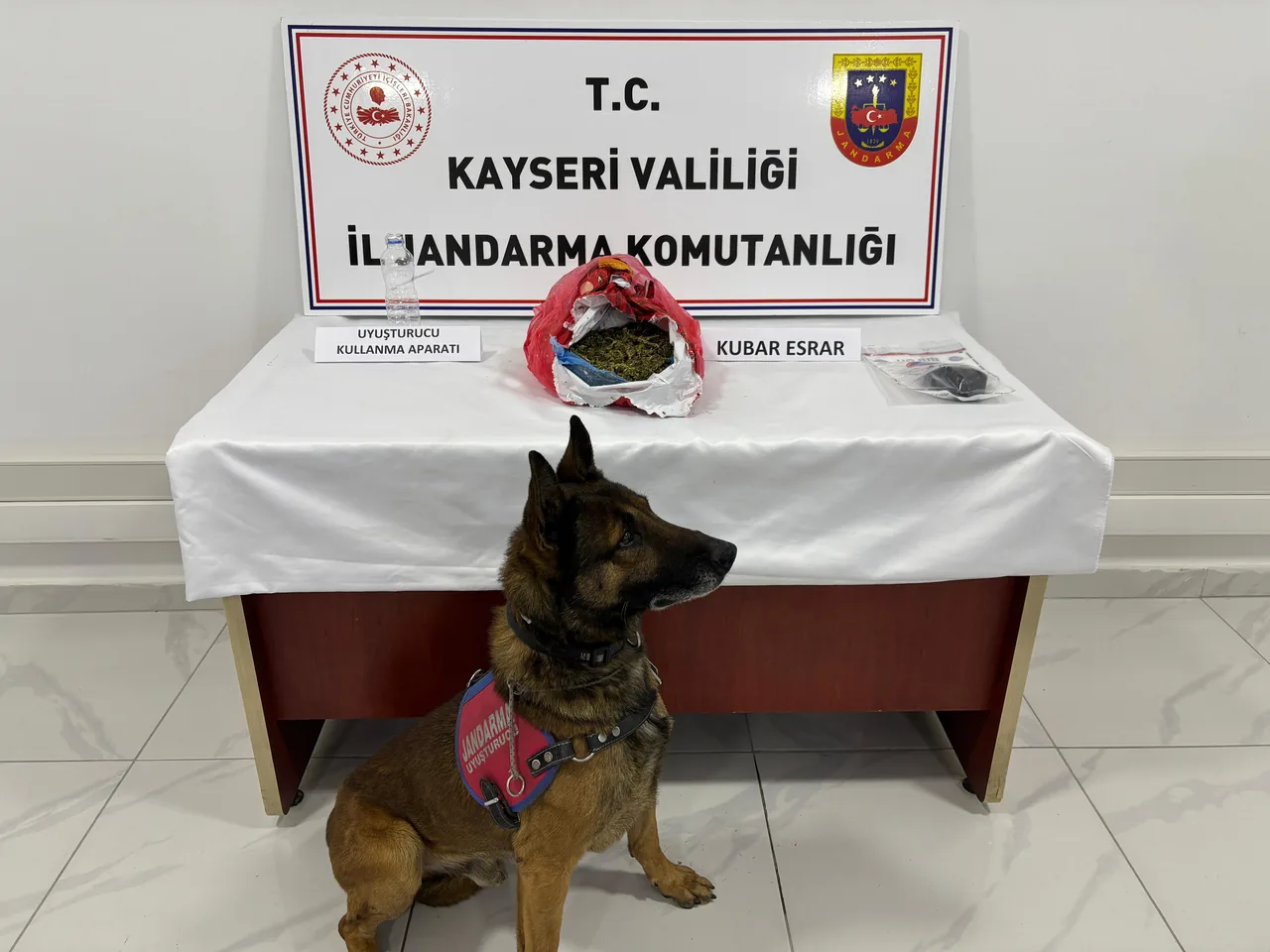 DEVELİ SİNDELHÖYÜK'TE ZEHİR TACİRLERİNE JANDARMA DARBESİ: 1.4 KİLO ESRAR ELE GEÇİRİLDİ! — haber görseli