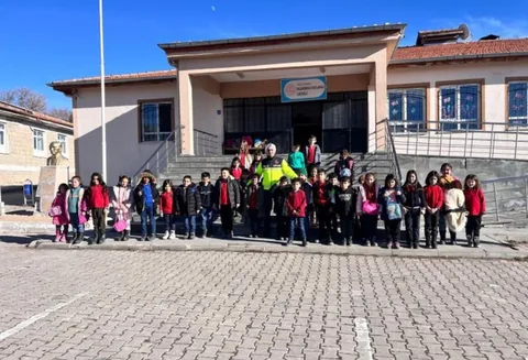 Pınarbaşı İlçe Jandarma Komutanlığı'ndan Öğrencilere Trafik Eğitimi — haber görseli