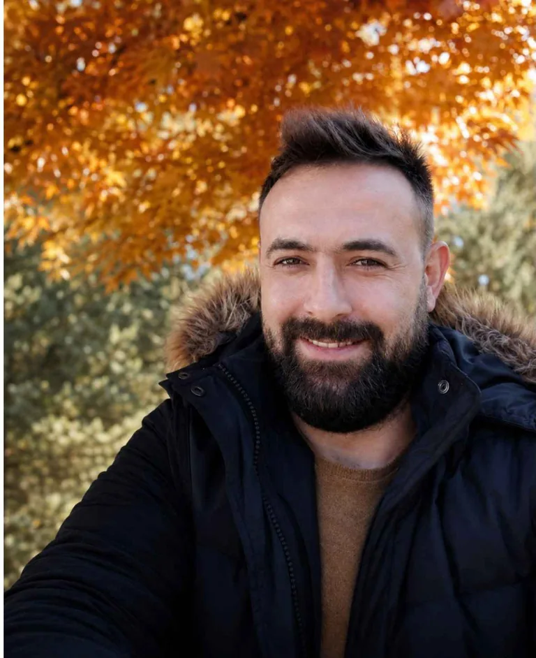 Talas'ta Parkta Bıçaklanarak Öldürülen Kuaför Tugay Çarkıt Son Yolculuğuna Uğurlandı — haber görseli