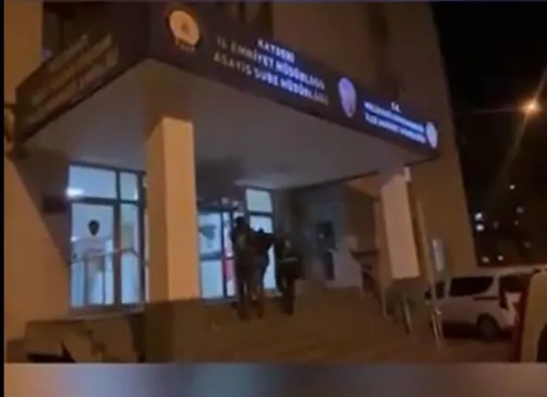 Kayseri’de çocuk parkında çekilen skandal görüntü sosyal medyayı ayağa kaldırdı! — haber görseli