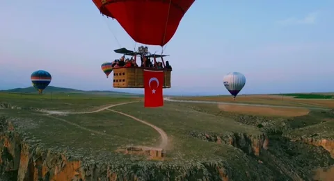 23 Nisan’da Gökyüzünde Türk Bayraklı Görsel Show! — haber görseli