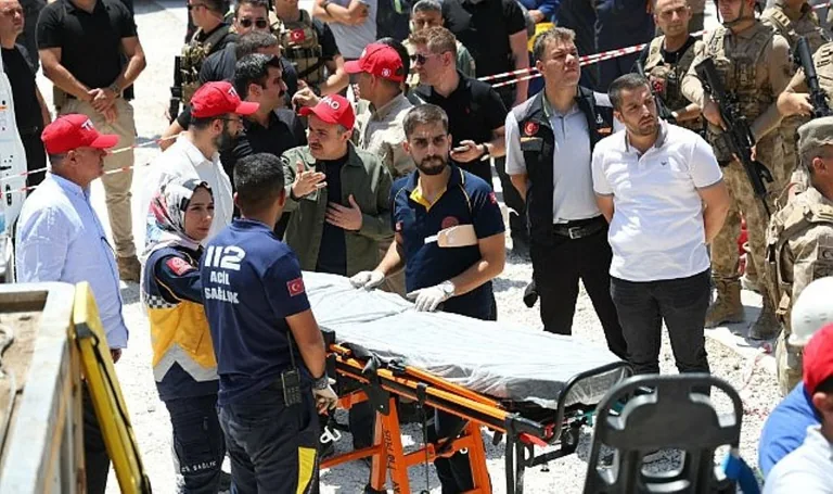 Gabar'da yıkılan sondaj kulesinin altında kalan mühendis yaşamını yitirdi — haber görseli