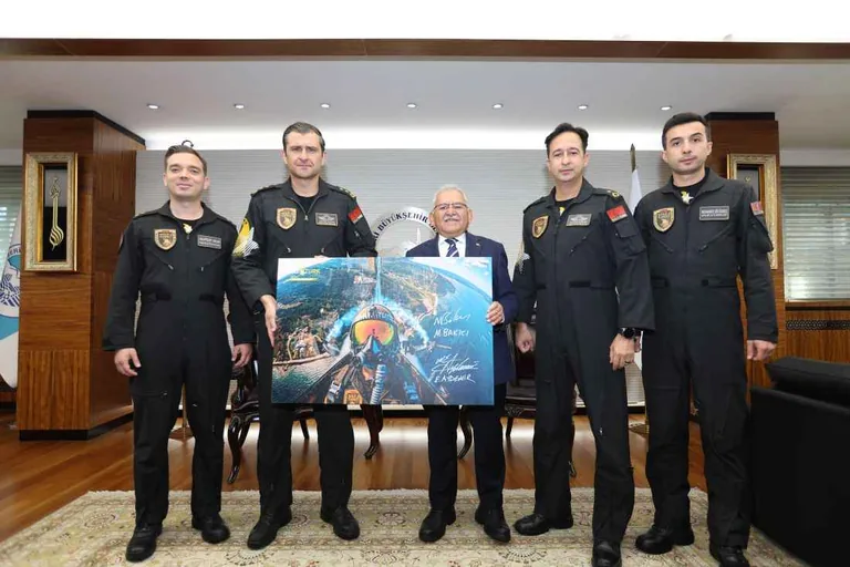 SOLOTÜRK’TEN BAŞKAN BÜYÜKKILIÇ’A ZİYARET! — haber görseli