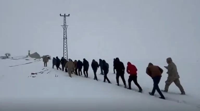 26 İLDE DEV OPERASYON: GÖÇMEN KAÇAKÇILARINA JANDARMA BALYOZU! — haber görseli