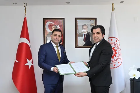 Kayseri OSB’de Güven Tazeleyen Başkan Mehmet Yalçın, yetki belgesini aldı — haber görseli