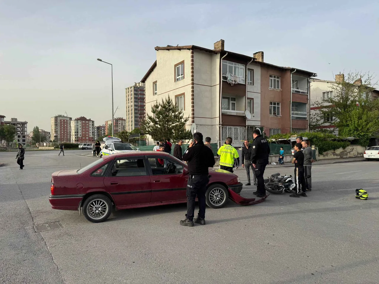 Son Dakika Trafik Kazası... Kayseri Yenişehir'de Otomobil ile Motosiklet Çarpıştı: 1 Yaralı — haber görseli