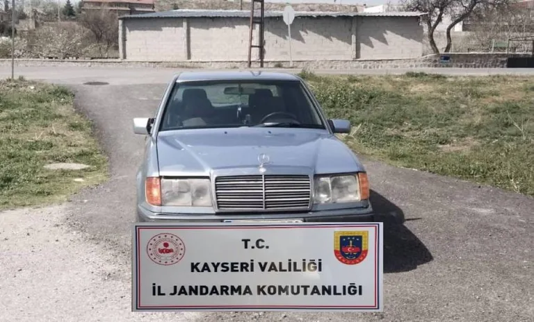 Kayseri'de Çalıntı Otomobille Yakalanan Şahısların Üst Aramasında Bakın Neler Çıktı — haber görseli
