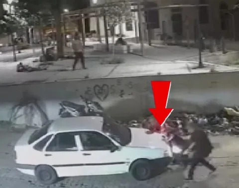 Akılalmaz Kaza Kamerada! İzmir'de Kaldırımda Uyuyan Adamın Üzerinden Otomobil Geçti — haber görseli