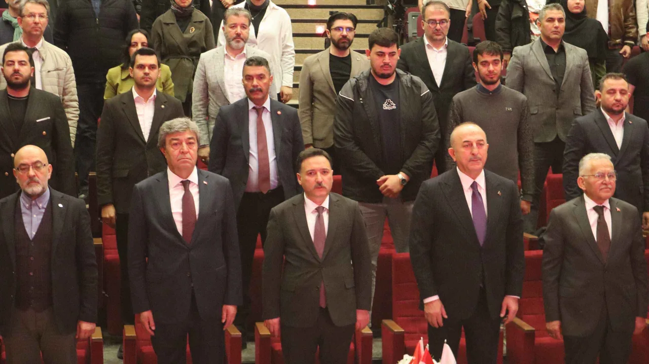 Eski Dışişleri Bakanı MEVLÜT ÇAVUŞOĞLU Kayseri’den Dünyaya Seslendi: BU İŞLERİN TÜM SORUMLUSU İSRAİL’DİR — haber görseli