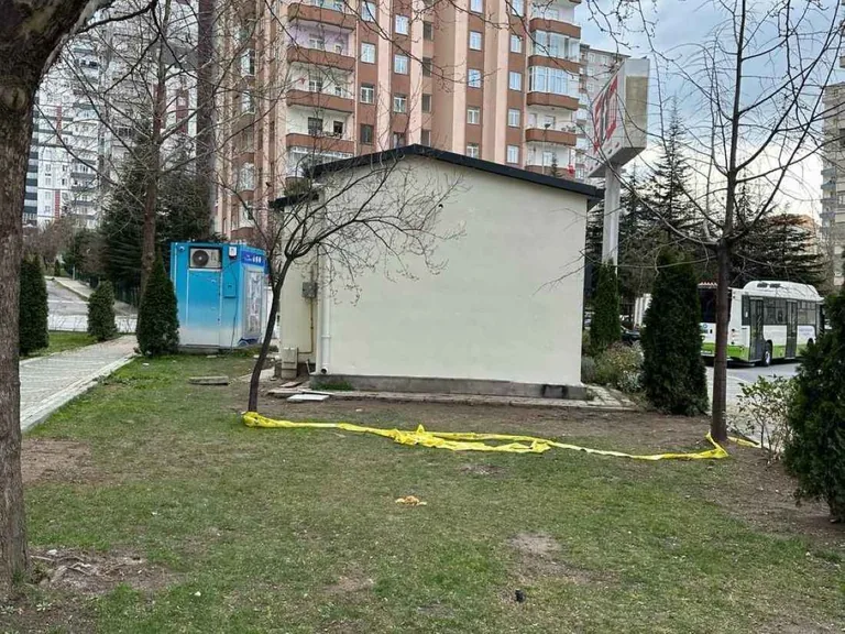 Göker Gözütok'tan Başkan Yalçın'a Sert Tepki: Avşarlar İçin Bu Kulübeyi mi Layık Gördünüz? — haber görseli