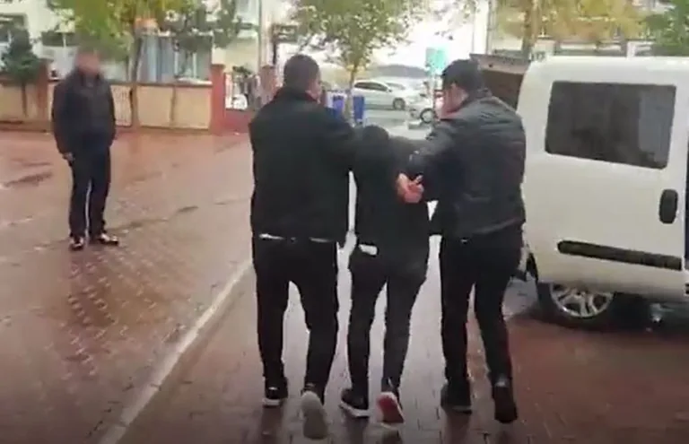 Kayseri’de 12 Yıl 7 Ay Kesinleşmiş Cezası Olan Hükümlü Saklandığı Evde Yakalandı! — haber görseli