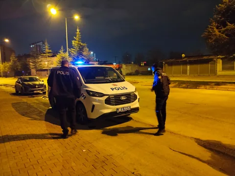 Kayseri'de Sokak Magandaları Dehşet Saçtı: 2 Grup Arasında Bıçaklı Kavga! 2 Yaralı — haber görseli