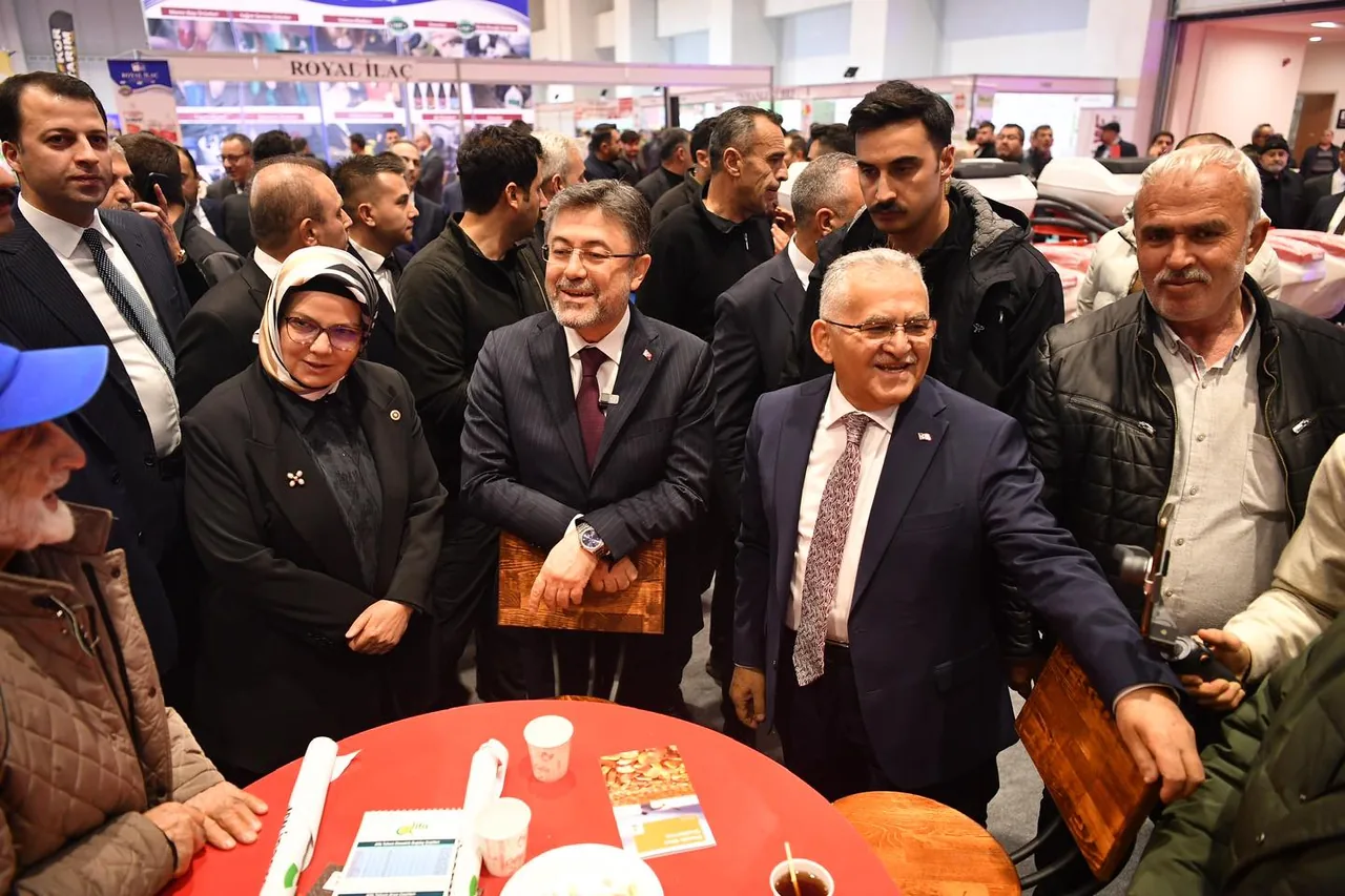 Bakan Yumaklı ve Başkan Büyükkılıç, Bölgenin En Büyük Tarım Fuarını Ziyaret Etti — haber görseli